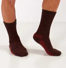 Görseli Galeri görüntüleyiciye yükleyin, Alpaca Wool Thermal Hiking Socks | Kahverengi - Kırmızı