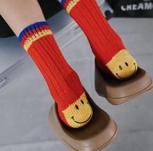 Görseli Galeri görüntüleyiciye yükleyin, Smile | Kırmızı Çizgili Bilek | Korean Style Pamuk Çorap
