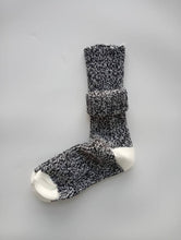 Görseli Galeri görüntüleyiciye yükleyin, Siyah Kırçıllı Pamuk Çorap
